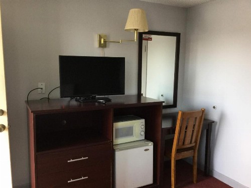 Swiss Cottage Inn - image 20