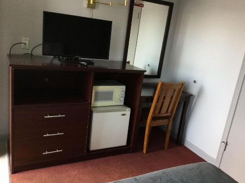 Swiss Cottage Inn - image 22