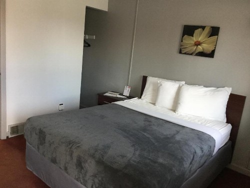 Swiss Cottage Inn - image 9