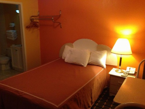 Red Carpet Inn Niagara Falls - image 10