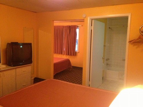 Red Carpet Inn Niagara Falls - image 11