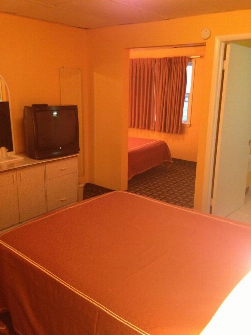 Red Carpet Inn Niagara Falls - image 12