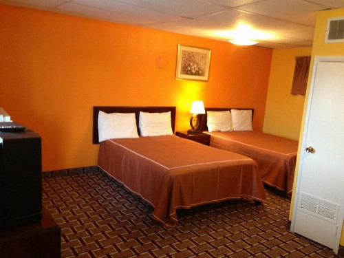 Red Carpet Inn Niagara Falls - image 6
