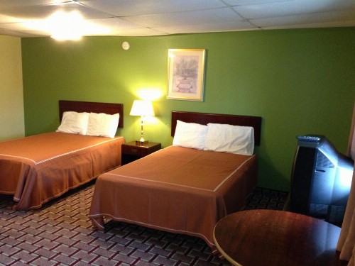 Red Carpet Inn Niagara Falls - image 7