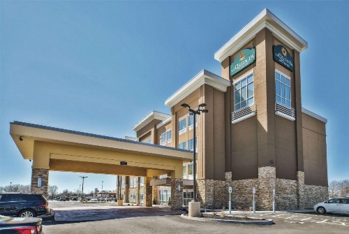 La Quinta by Wyndham Niagara Falls - image 1
