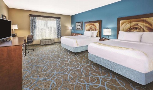 La Quinta by Wyndham Niagara Falls - image 10