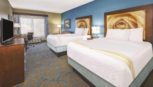 La Quinta by Wyndham Niagara Falls - image 14
