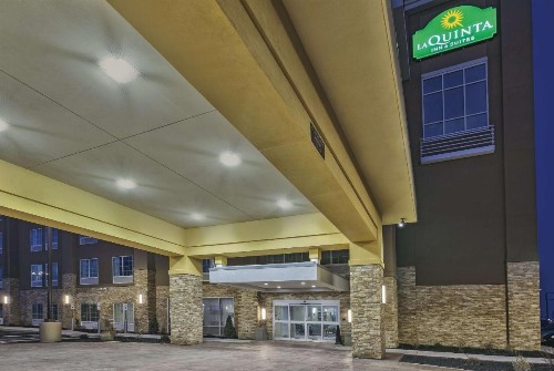 La Quinta by Wyndham Niagara Falls - image 2