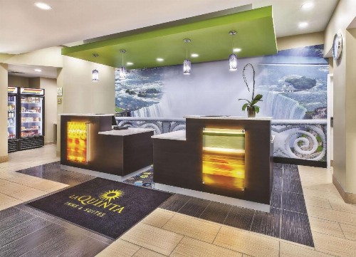 La Quinta by Wyndham Niagara Falls - image 4