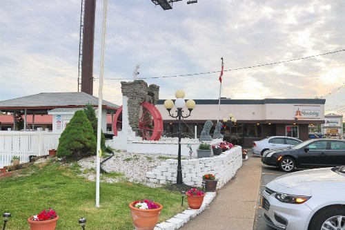 Budget Host Inn Niagara Falls - image 11