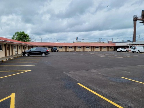Budget Host Inn Niagara Falls - image 12