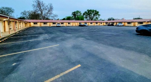 Budget Host Inn Niagara Falls - image 24