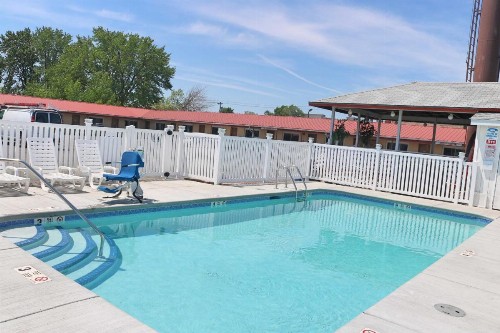 Budget Host Inn Niagara Falls - image 3