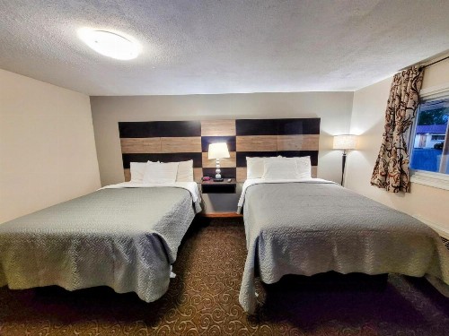 Budget Host Inn Niagara Falls - image 31