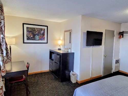 Budget Host Inn Niagara Falls - image 9