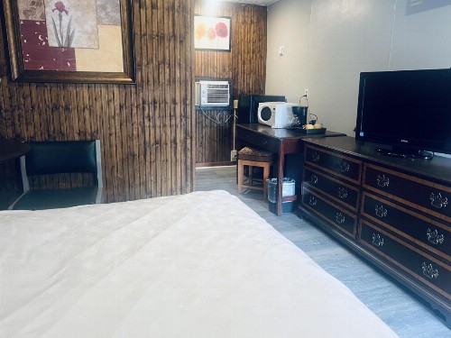 Falls Motel - image 12