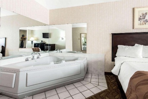 Quality Inn Niagara Falls - image 20