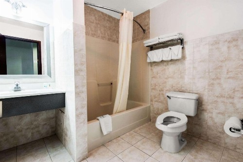 Quality Inn Niagara Falls - image 30