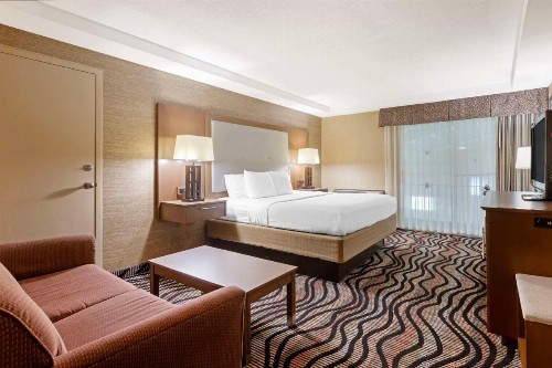 Best Western Summit Inn - image 11