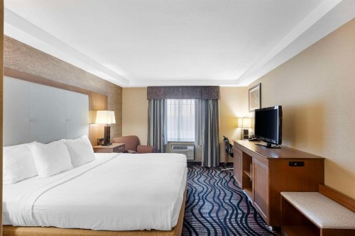 Best Western Summit Inn - image 17