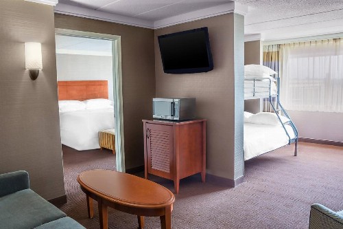 Sheraton Niagara Falls - image 13