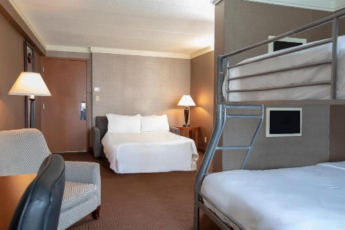 Sheraton Niagara Falls - image 18