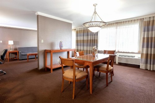 Sheraton Niagara Falls - image 20