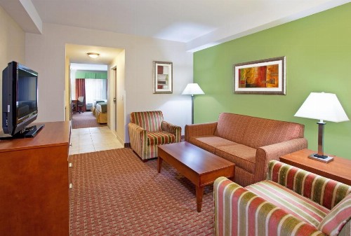 Holiday Inn Express & Suites Niagara Falls an IHG Hotel - image 12