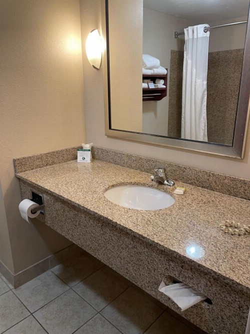 Holiday Inn Express & Suites Niagara Falls an IHG Hotel - image 23