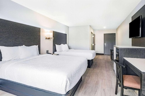 Days Inn & Suites by Wyndham Niagara Falls/Buffalo - image 22