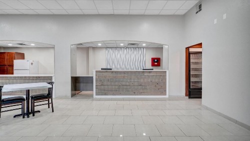 Days Inn & Suites by Wyndham Niagara Falls/Buffalo - image 25