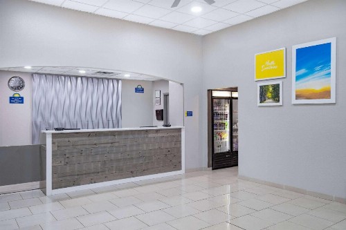 Days Inn & Suites by Wyndham Niagara Falls/Buffalo - image 27