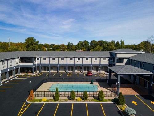 Days Inn & Suites by Wyndham Niagara Falls/Buffalo - image 28