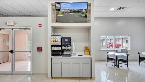 Days Inn & Suites by Wyndham Niagara Falls/Buffalo - image 34