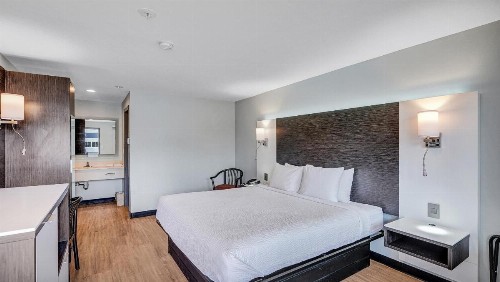 Days Inn & Suites by Wyndham Niagara Falls/Buffalo - image 38