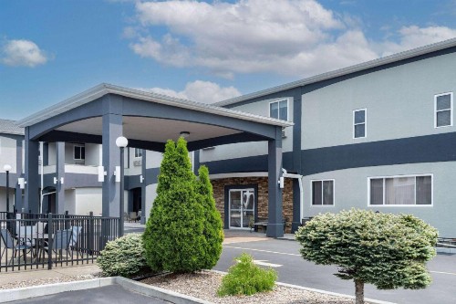 Days Inn & Suites by Wyndham Niagara Falls/Buffalo - image 42