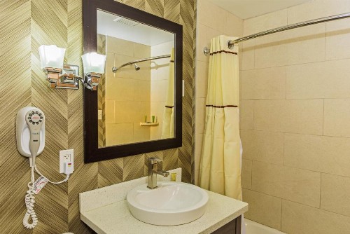 Aarya Hotel By Niagara Fashion Outlets - image 7