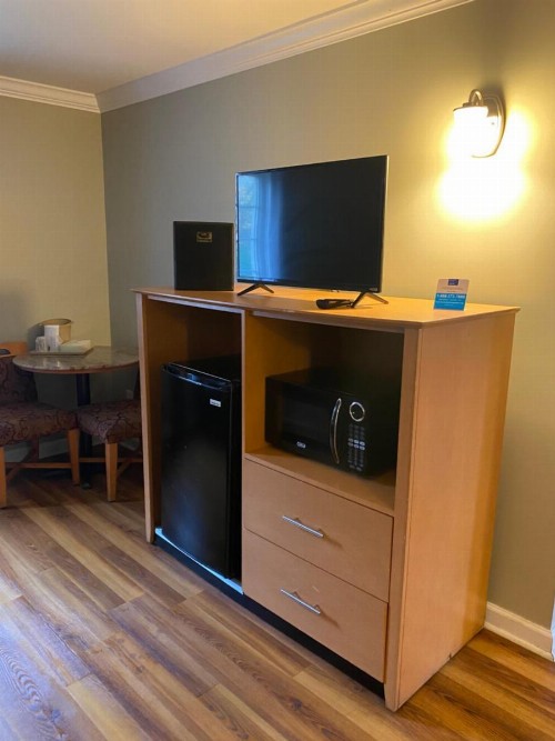 Econo Lodge at the Falls North - image 27
