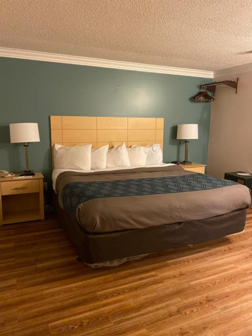 Econo Lodge at the Falls North - image 36