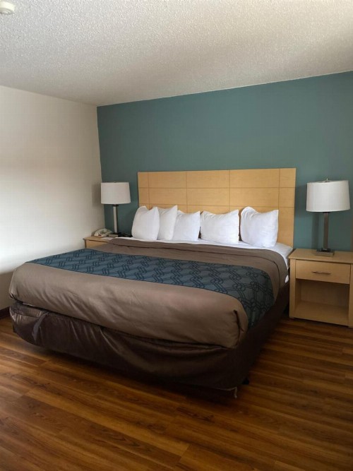 Econo Lodge at the Falls North - image 41