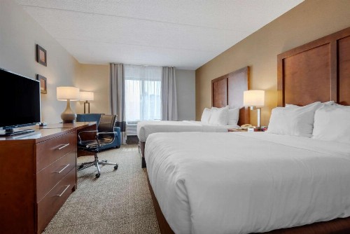Comfort Inn The Pointe - image 10