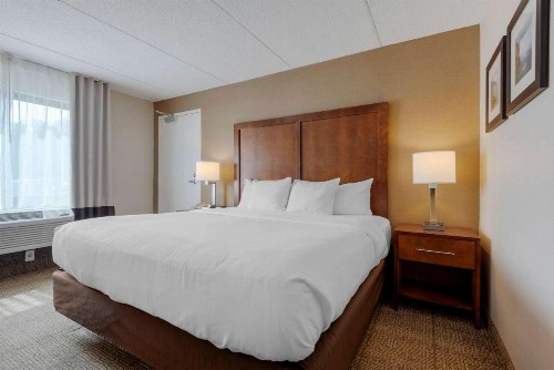 Comfort Inn The Pointe - image 14