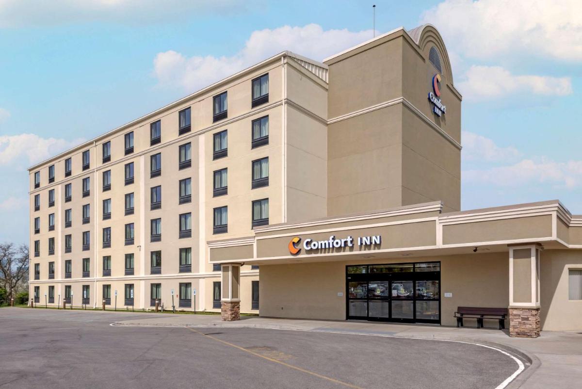 Comfort Inn The Pointe - image 2