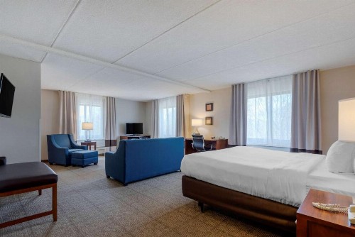 Comfort Inn The Pointe - image 26