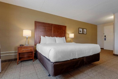 Comfort Inn The Pointe - image 27