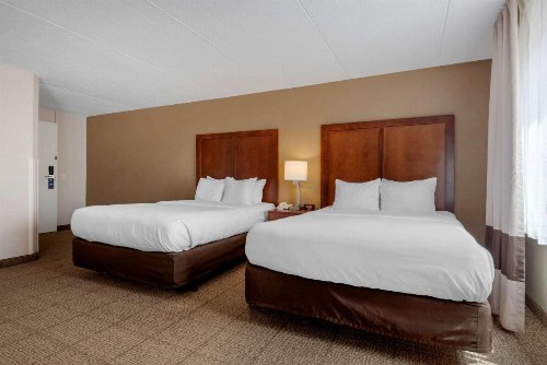 Comfort Inn The Pointe - image 32
