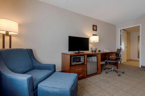 Comfort Inn The Pointe - image 33