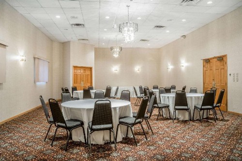 Comfort Inn The Pointe - image 38