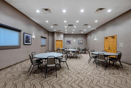 Comfort Inn The Pointe - image 39