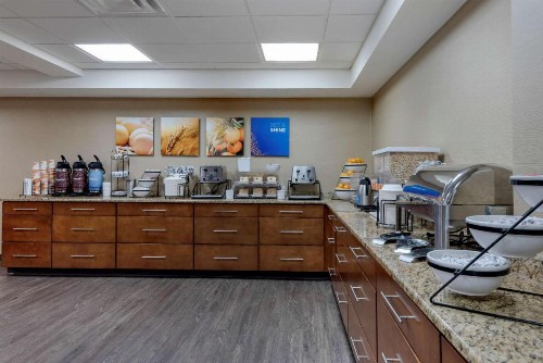 Comfort Inn The Pointe - image 41
